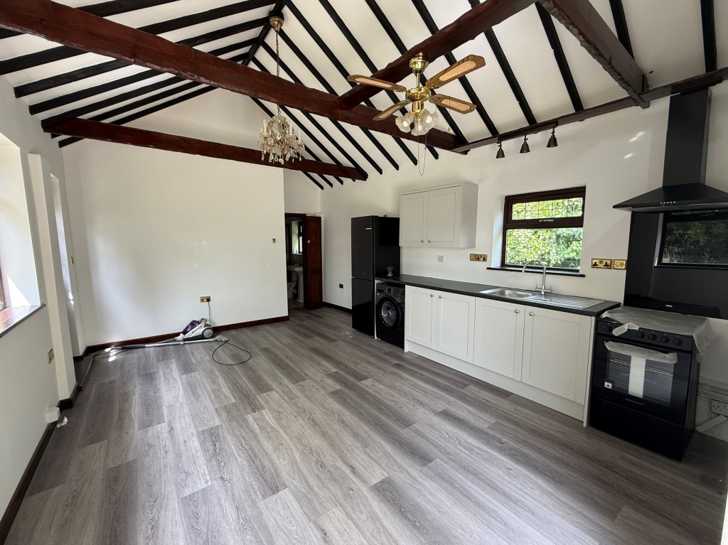 Lot: 163 - DETACHED DWELLING WITH PERMISSION FOR RESIDENTIAL USE AND EXTENSION IN DESIRABLE LOCATION - Kitchen/Living room